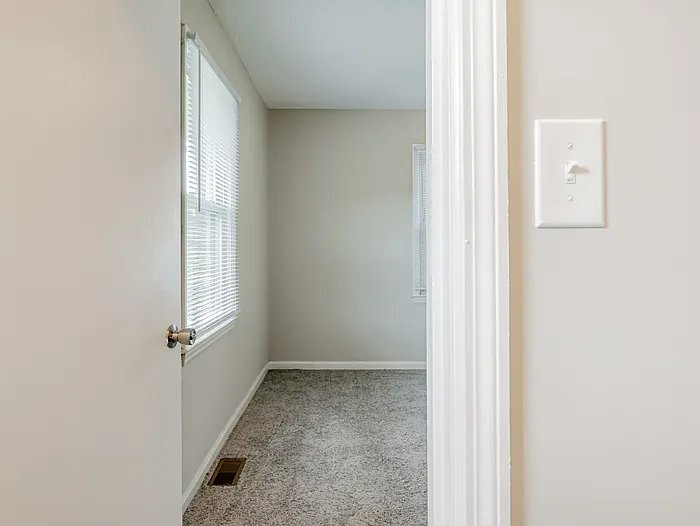 Building Photo - 414 Barclay Ave