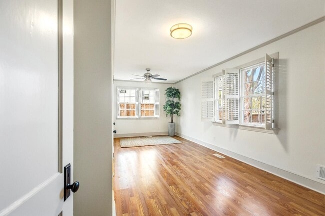 Building Photo - 2014 Golf Terrace Dr