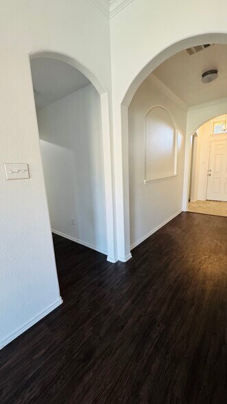 Building Photo - 112 Hendelson Ln