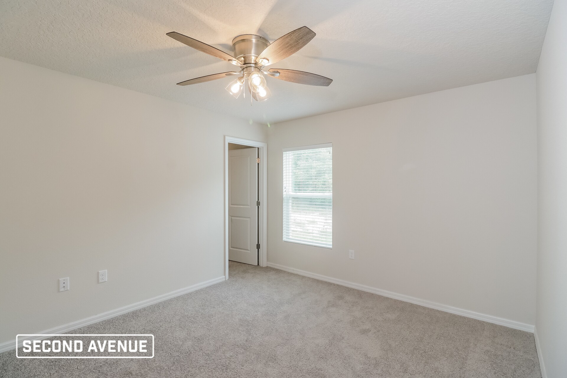 Building Photo - 6690 N Roland Dr