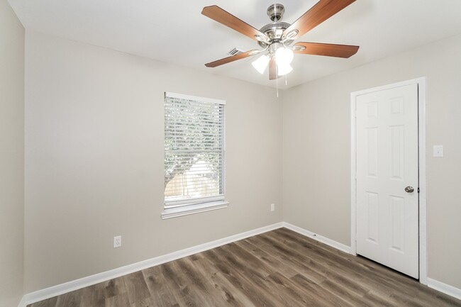 Building Photo - 3615 Rolling Springs Ln