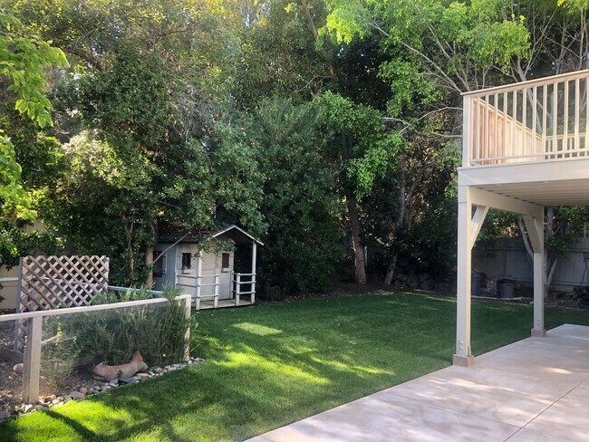 Building Photo - Beautiful Four Bedroom Two Story Home - UT...