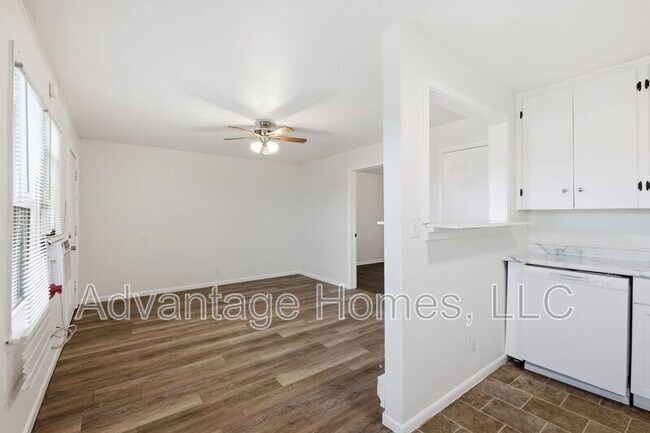 Building Photo - 1109 N Scott Ave