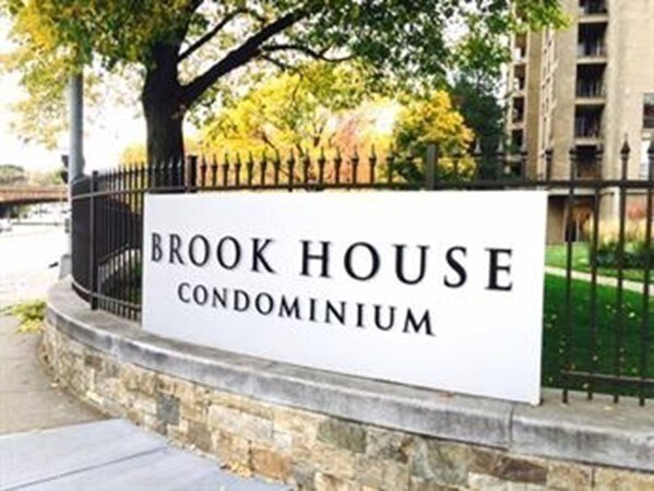 Building Photo - 44 Washington St