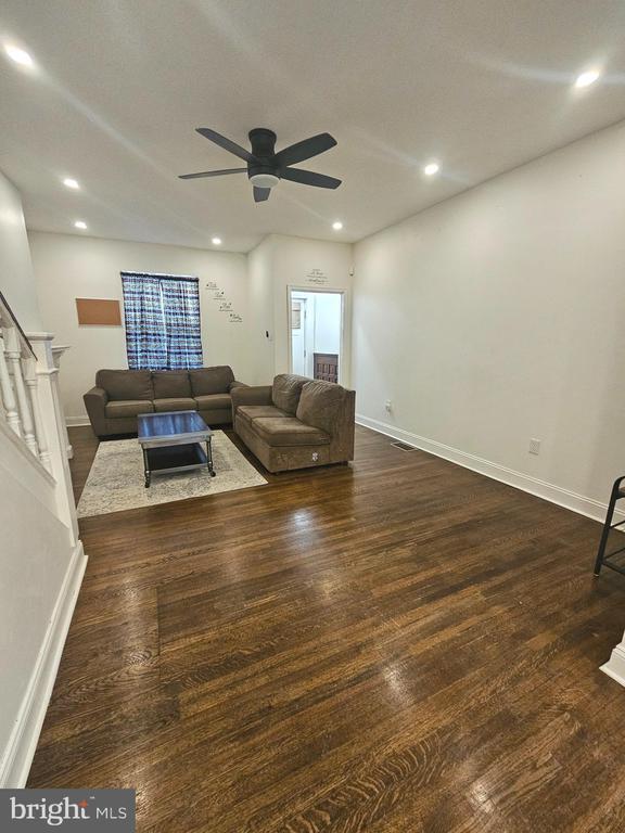 Building Photo - 150 E Pleasant St