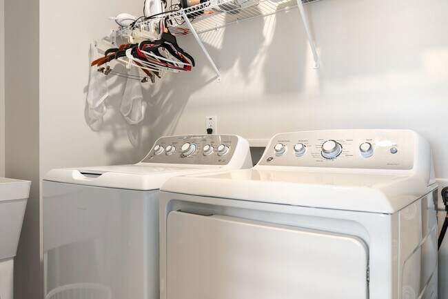 Building Photo - Bright, Spacious 3BR/2.5BA Home – Move-In Ready with Loft & Open Floor Plan