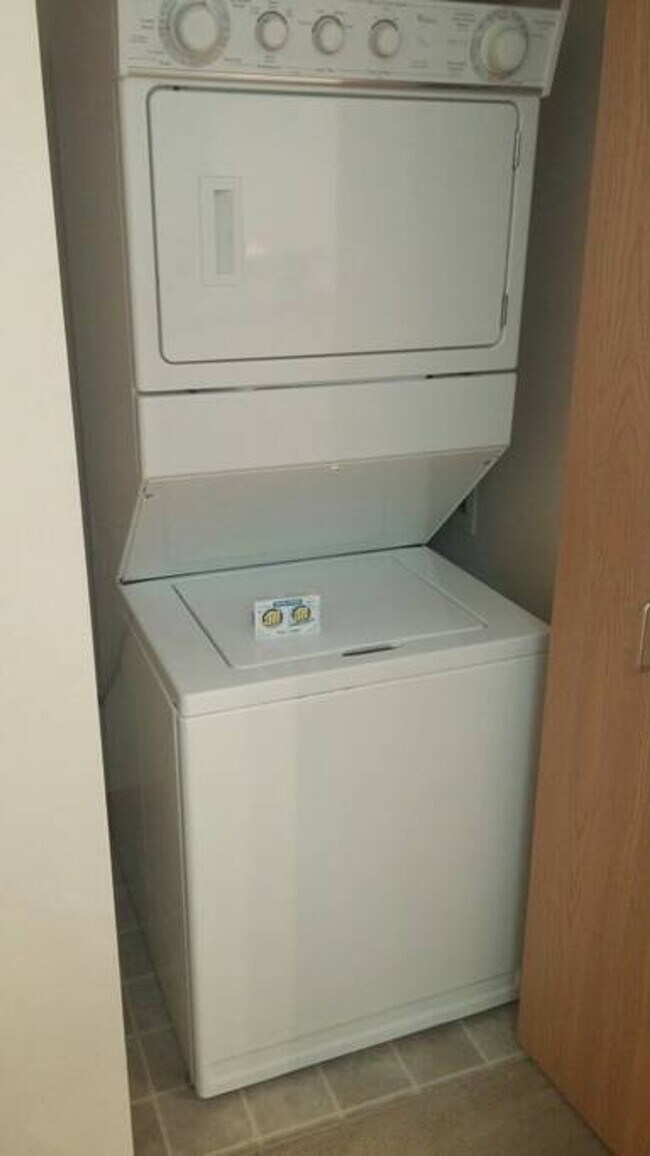 Building Photo - 501 Plaza Dr