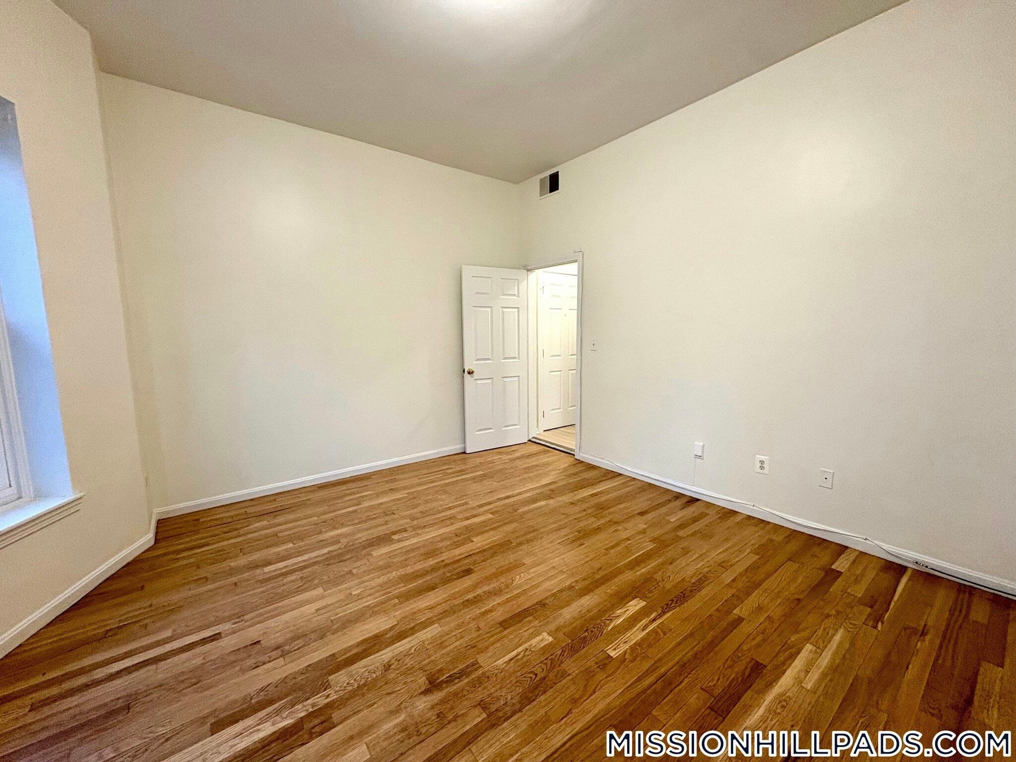 Building Photo - 1460 Tremont St