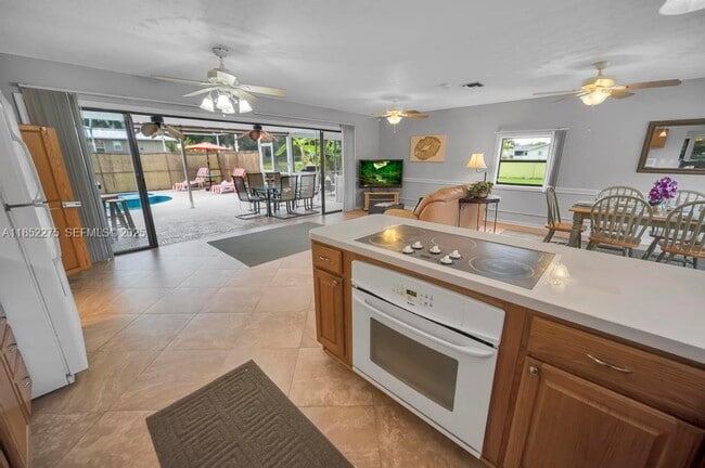 Building Photo - 1803 E Easy St