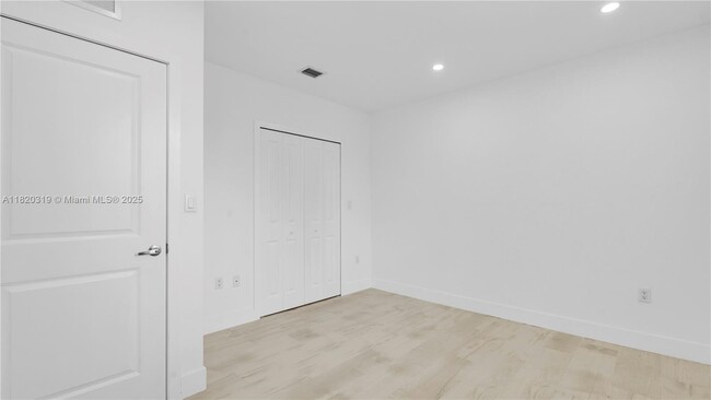 Building Photo - 3823 Thomas Ave