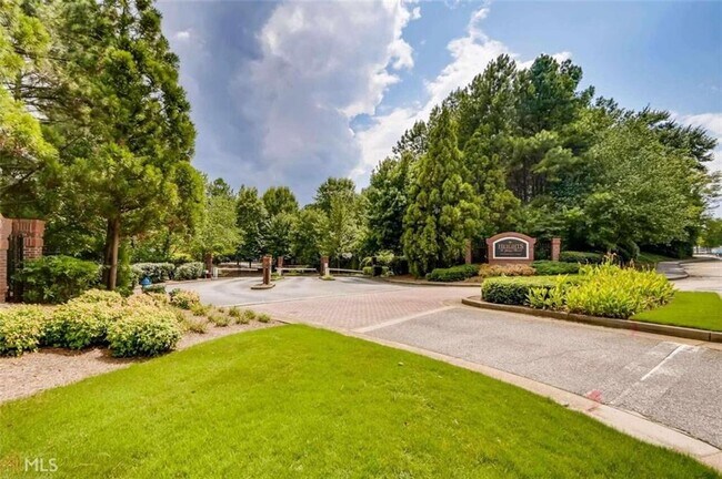 Building Photo - 711 Spring Heights Ln