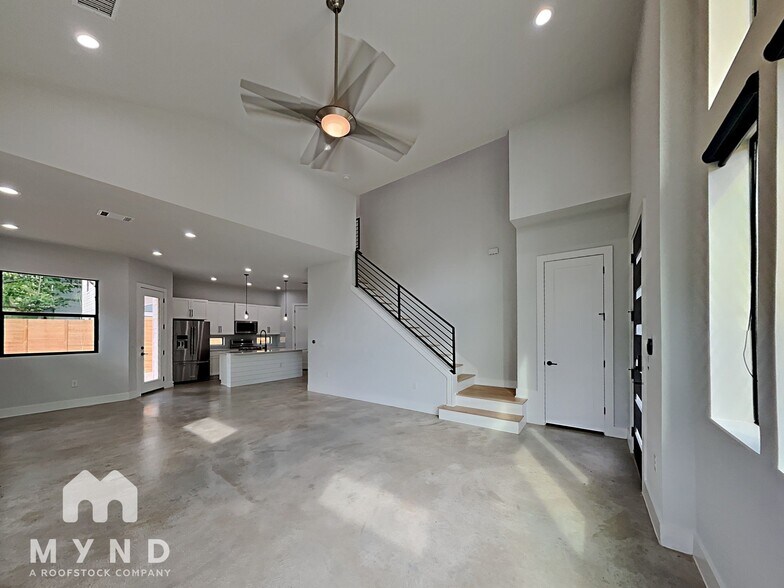 Building Photo - 2820 Prado St
