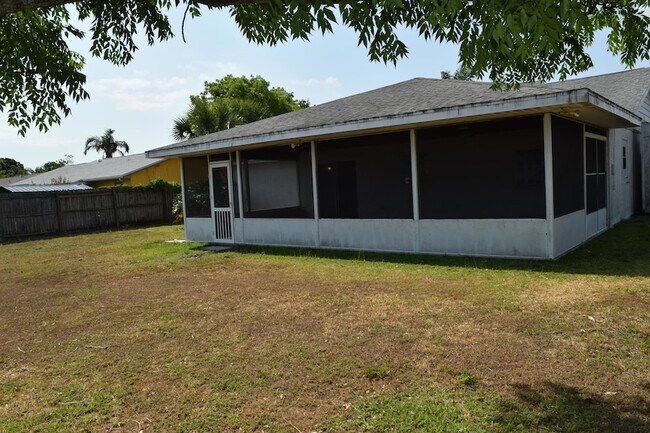 Building Photo - 1450 Creel Rd NE
