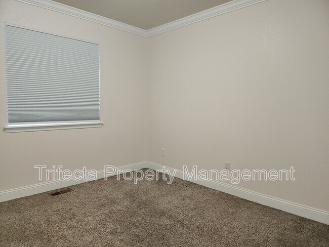 Building Photo - 347 Buckeye Ave