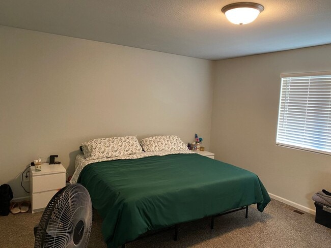 Building Photo - 3bed 2.5 bath Twinhome SORRY NO PETS!!