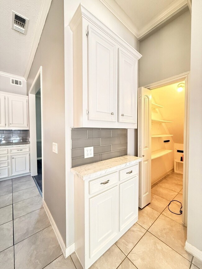 Building Photo - 2906 Deer Creek Dr