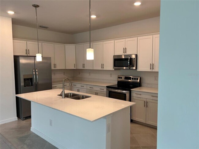 Building Photo - 11370 Burgundy Dr