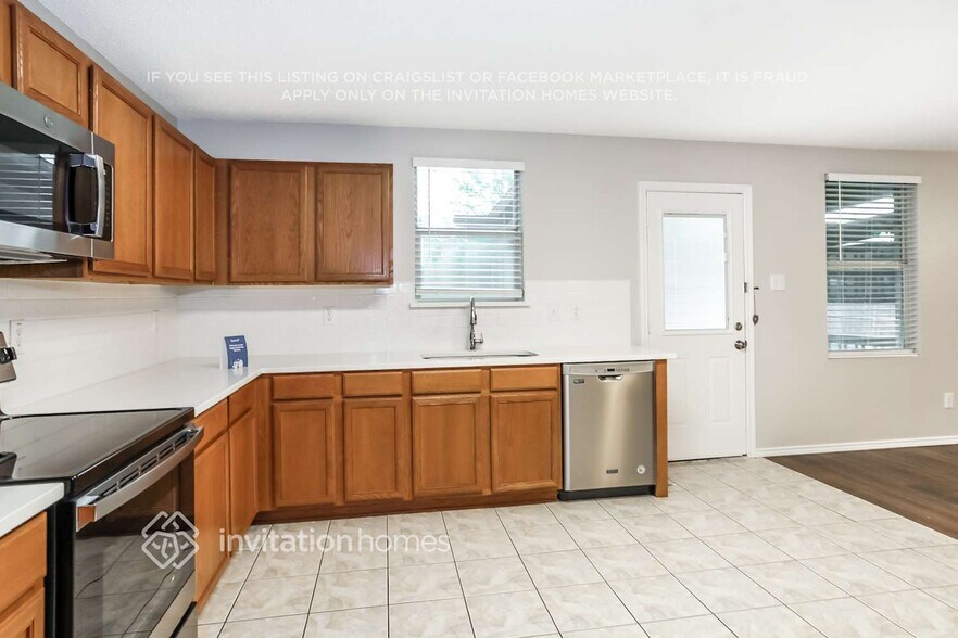 Building Photo - 1829 Lariat Dr