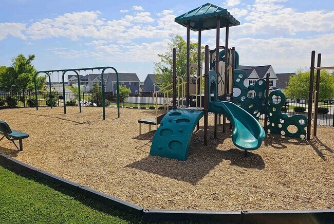 Building Photo - 3700 SF 4/4 Available Now!