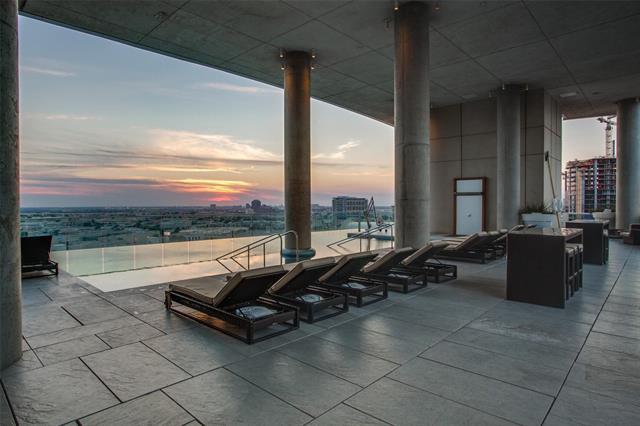 Building Photo - 2430 Victory Park Ln