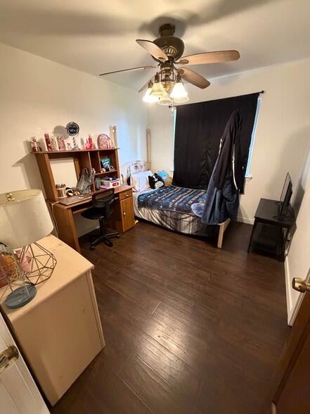 Building Photo - 127 Goodall St