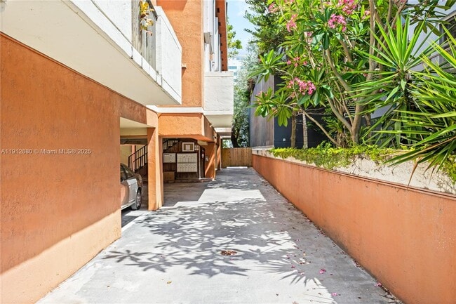 Building Photo - 1611 SW 2nd Ct