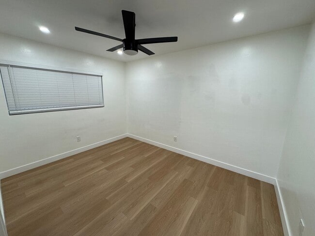 Building Photo - 569 Park Way