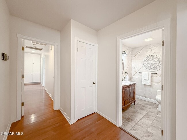 Building Photo - 10111 Oak Park Ave
