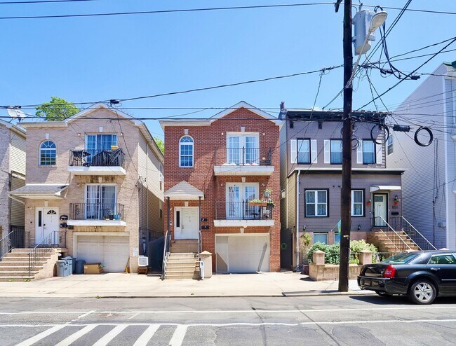 Building Photo - 210 New York Ave