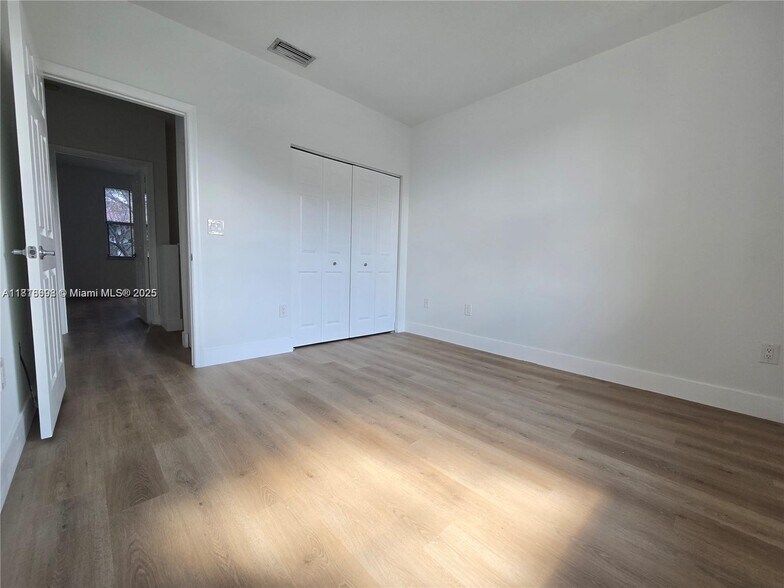 Building Photo - 129 Riverwalk Cir