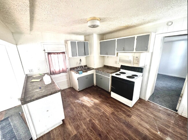 Building Photo - Affordable 3-bedroom, 1.5-bath, 2-story home!