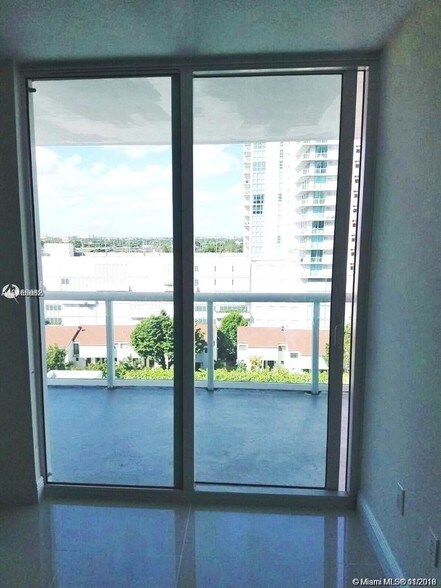 Building Photo - 1871 NW S River Dr