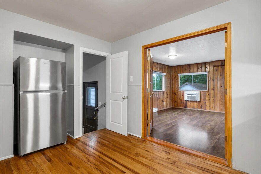 Building Photo - 8593 Engler ave