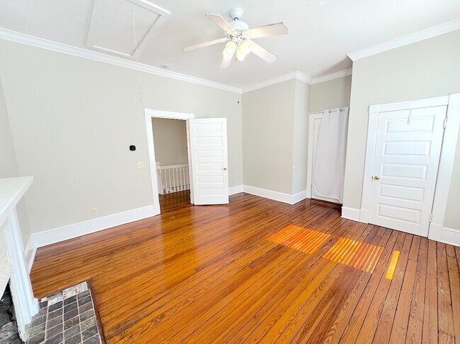 Building Photo - 313 W 33rd St