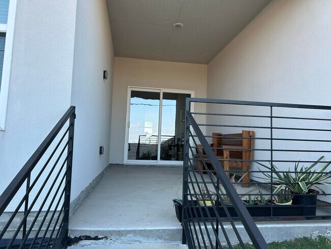 Building Photo - 9925 Kaspar Dr