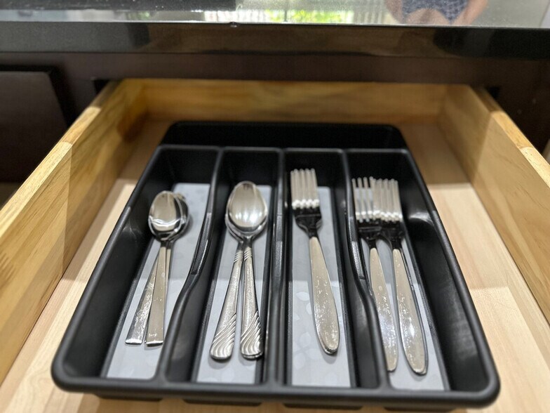 Building Photo - 12848 Queensbury Ln