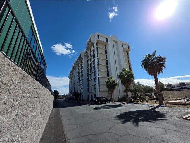 Building Photo - 3930 University Center Dr