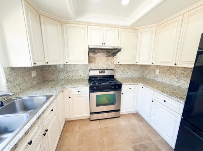 Building Photo - 15224 Shadybend Dr