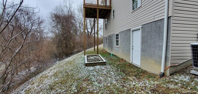 Building Photo - 172 Beth Ln