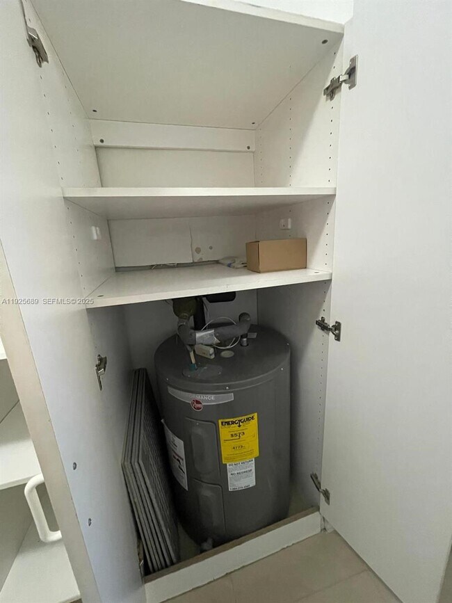 Building Photo - 9375 Fontainebleau Blvd