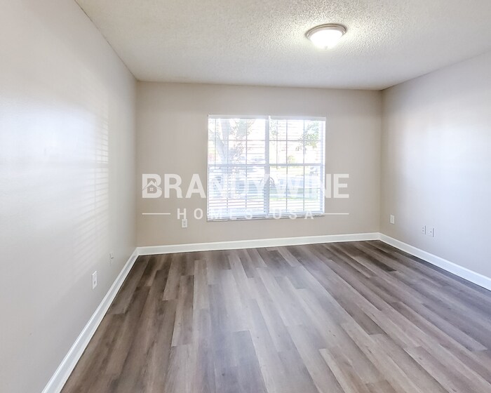 Building Photo - 542 Queensbridge Dr