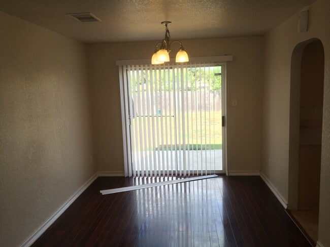 Building Photo - 6003 Ironmill Creek