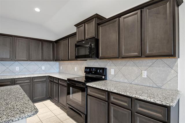 Building Photo - 5100 Royal Springs Dr