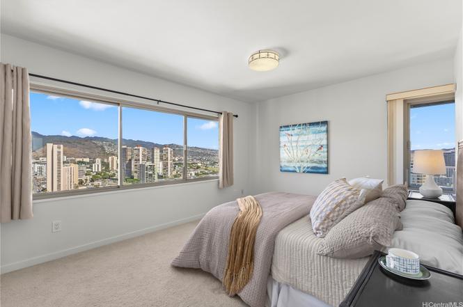 Master suite faces Ko'Olau view - 421 Olohana St