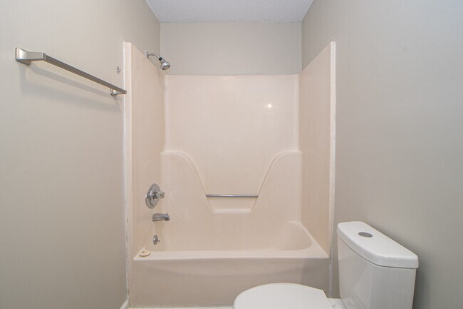 Building Photo - 8-408 Thompsonville Ln