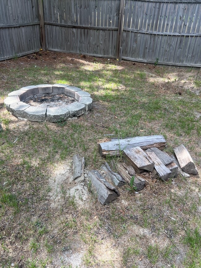 Building Photo - 200 Merry Wood Dr