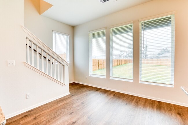 Building Photo - 399 Magnolia Ln