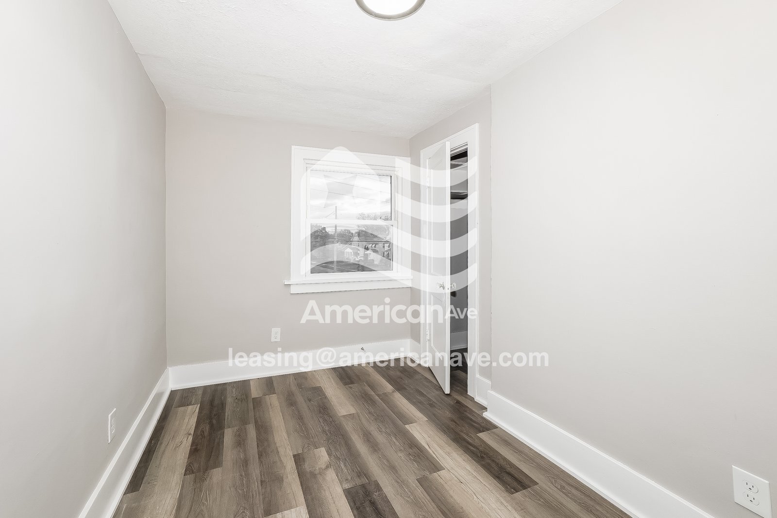 Building Photo - 1001 W 20th St