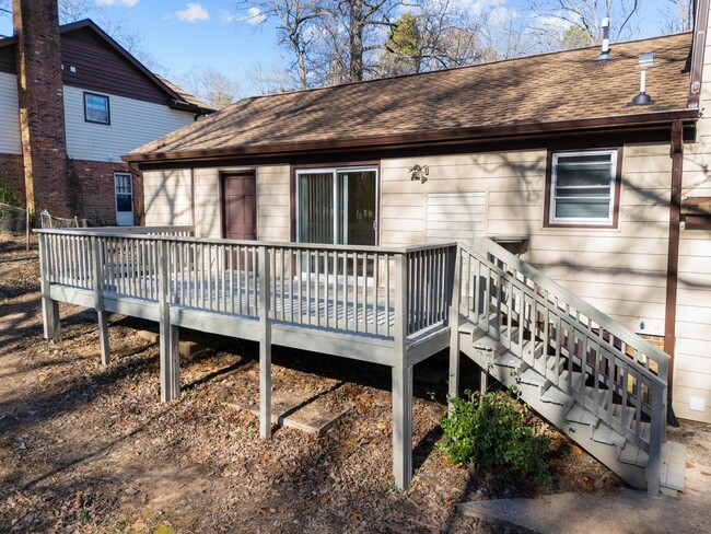 Building Photo - Gorgeous Updated 3BD Split-Level Ranch Hom...