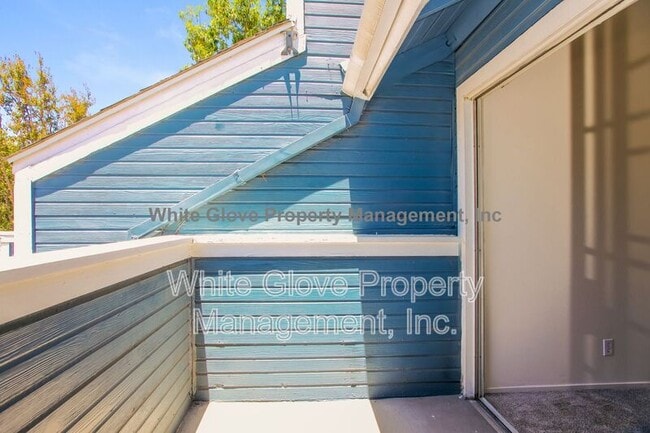 Building Photo - 205 S Redwood Ave